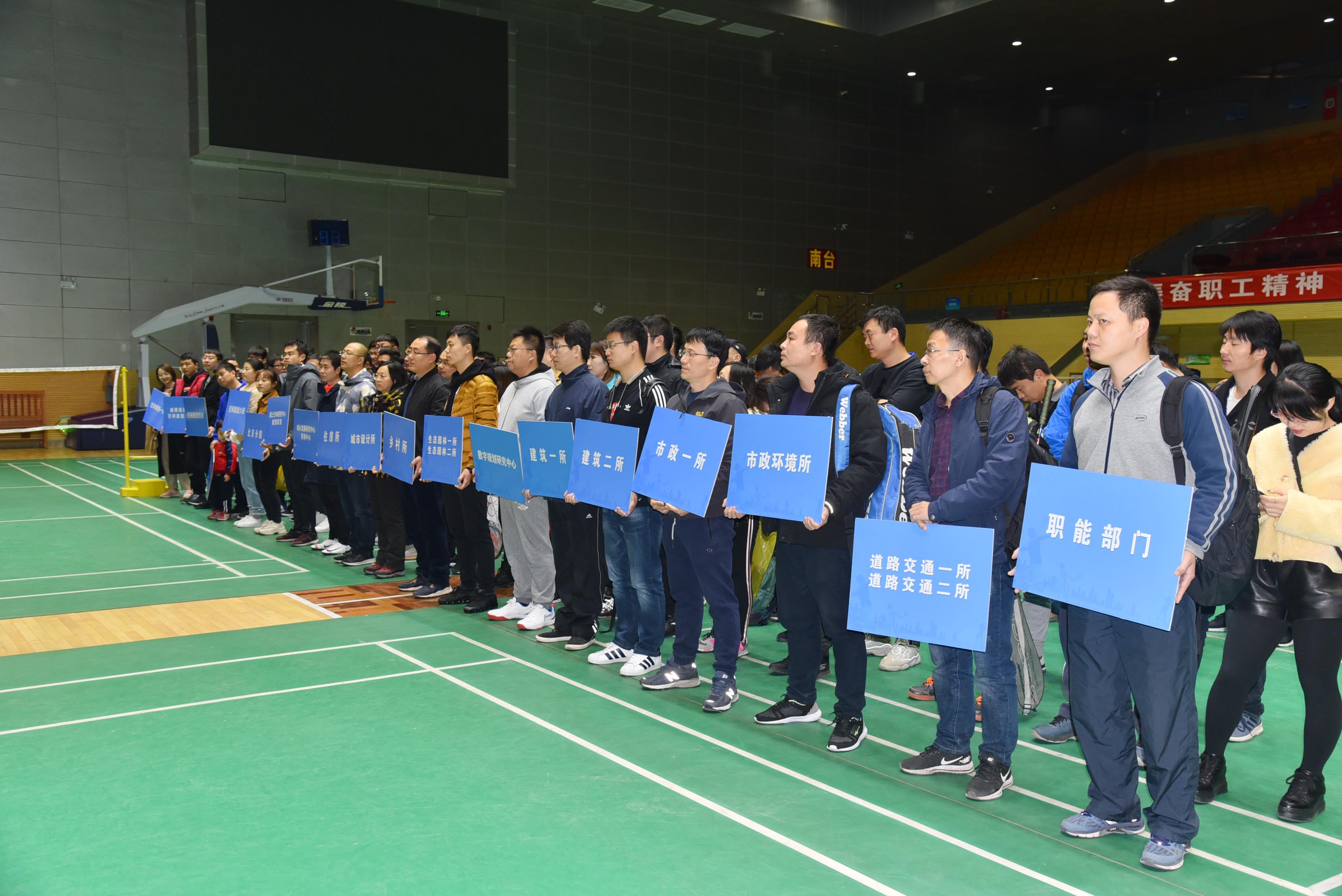 2、開幕式上各參賽隊列隊.JPG